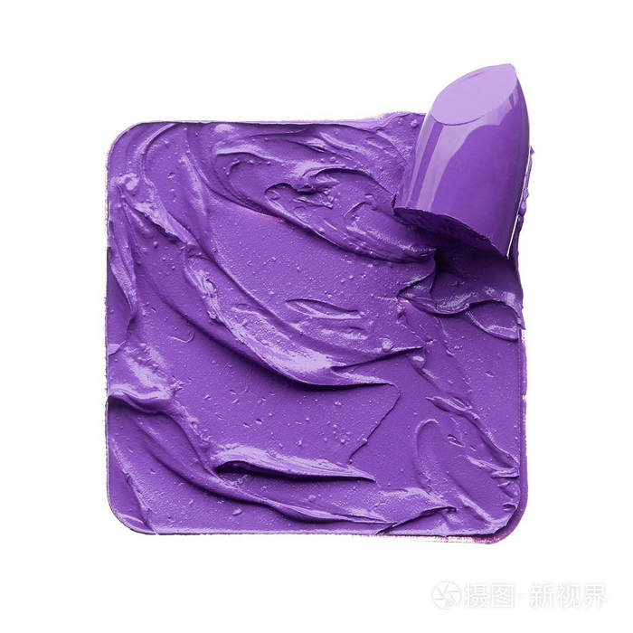 白色背景上分离的唇彩紫妆涂片.白色背景上隔离的紫色口红纹理.