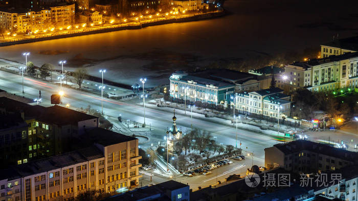 全景视图从叶卡捷琳堡在夜大厦 vysotsky 3照片-正