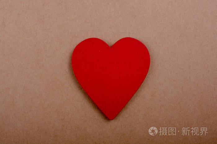 视野中红色心形物体