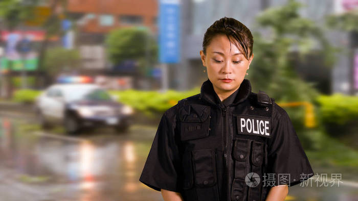亚裔美国女警官俯视照片-正版商用图片1sitdh-摄图新视界