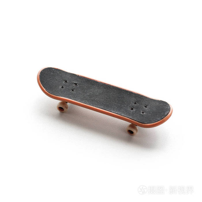手指板 一个小滑板 快关门 孤立在白色背景上.