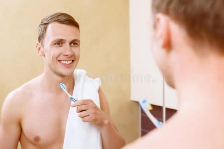 美女 浴室 成人 洗澡 公寓 房子 镜子 反射 气氛 男人