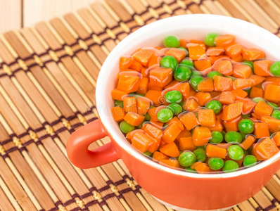 蔬菜 胡萝卜 美味的 豌豆 素食主义者 桌子 晚餐 饮食