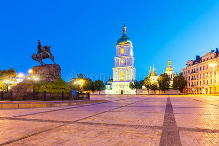 乌克兰基辅索非亚广场的夜景