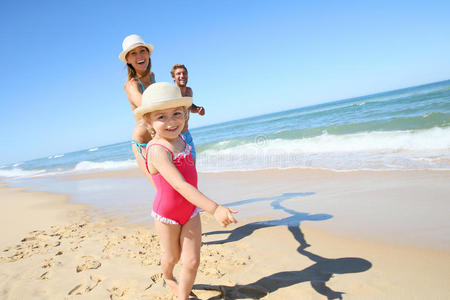 悖论 海岸 假日 女孩 父母 娱乐 法国 乐趣 比基尼 物件