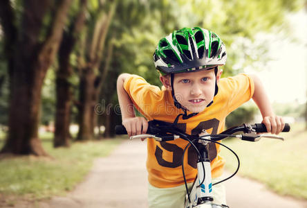骑自行车 乐趣 司机 自行车 小孩 周期 赛车手 行动 可爱的