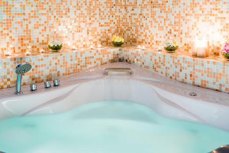 浴室 酒店 洗澡 气泡 在室内 家园 流动的 闲暇 浴缸