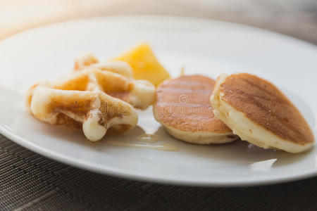 枫树 热的 食物 薄饼 烤饼 早餐 自制 黄油 面包 甜点