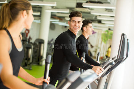 健身 移动 行动 教练 机器 适合 白种人 身体 在室内