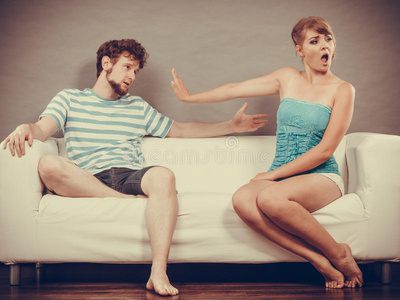 困难 房间 绝望 沙发 危机 软件 夫妇 离婚 讲话 女朋友