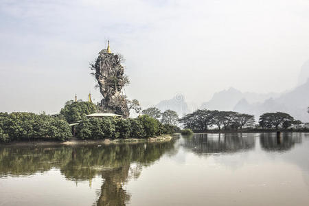 反射 风景 天空 佛塔 美丽的 卡拉特 佛教 自然 皎漂