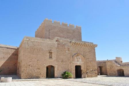 西班牙阿尔梅里亚的堡垒，在一个阳光明媚的日子