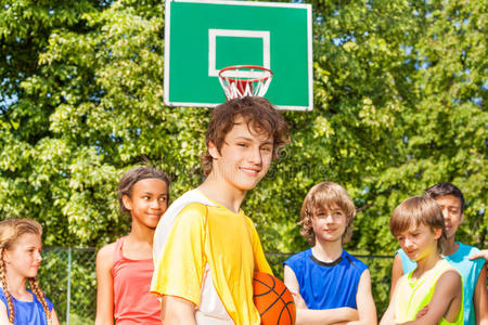 目标 篮子 游戏 活动 行动 公司 男孩 篮球 白种人 运动员