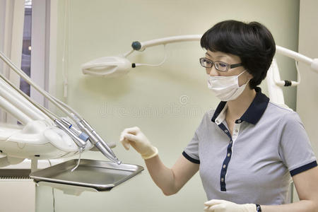 牙医工作，仪器