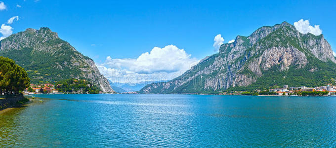科莫湖意大利夏季全景。
