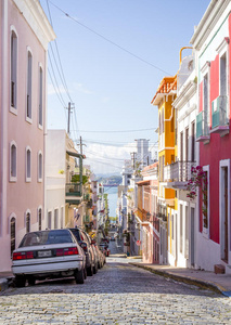 波多黎各旧圣胡安美丽的陡峭街道