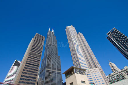 芝加哥市中心现代和旧建筑城市景观