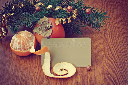 圣诞背景，成熟的柿子和橘子