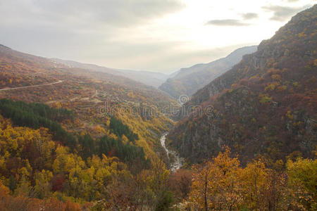 山地秋景