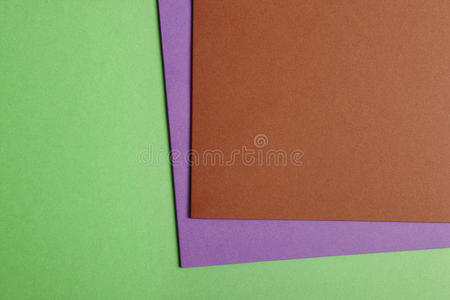 彩色纸板背景为绿色紫色棕色色调。 副本