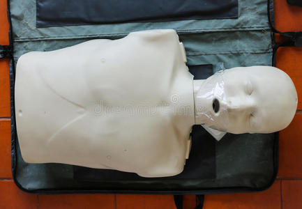 应急训练模型是训练CPR的设备。