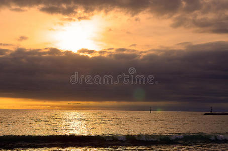 海岸 金巴兰 黄昏 夏天 美女 天空 日落 太阳 自然 日出