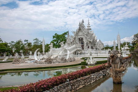 在泰国北部白庙称龙昆寺林光寺或白龙寺黄龙昆