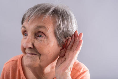 老年人 耳聋 祖母 古老的 女人 聋的 听力 损失 面对