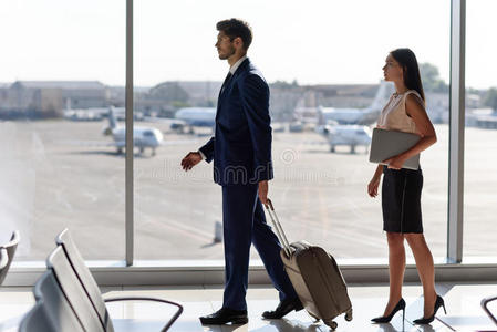 商人 离开 笔记本电脑 航空公司 乘客 城市 行李 到达
