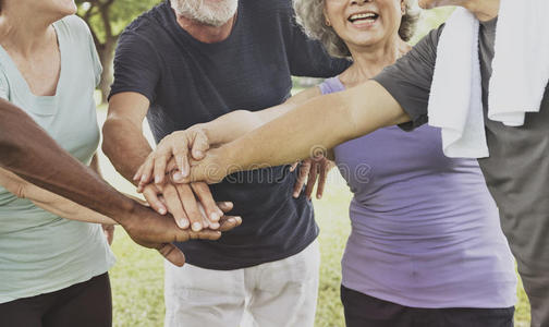 锻炼健康的生活方式适合退休老人的概念