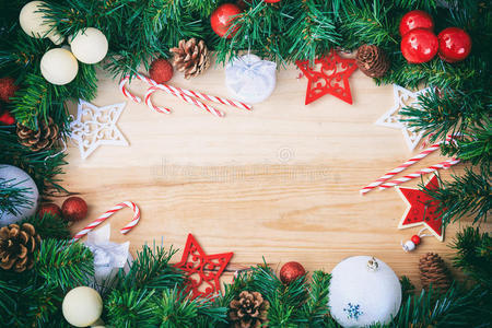 木制表面的圣诞装饰