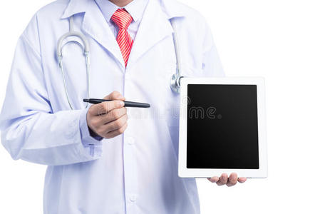 医生的手在室内使用平板电脑
