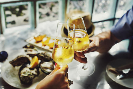 玻璃杯 干杯 香槟 玻璃 幸福 周年纪念日 庆祝 奢侈 酒精