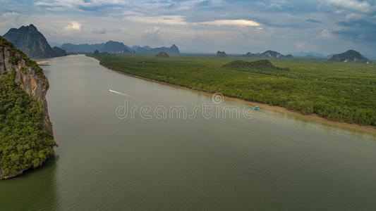 鸟瞰PhangNGA湾海洋国家公园保护和生态意义的湿地造林