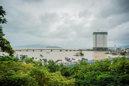 美丽的景色在芽庄和海湾的南海蓝天背景在汗霍省下午在越南。