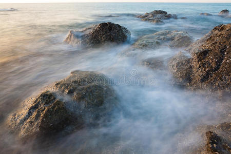 岩石 长的 风景 海景 模糊 日落 暴露 海滩 天空 地平线