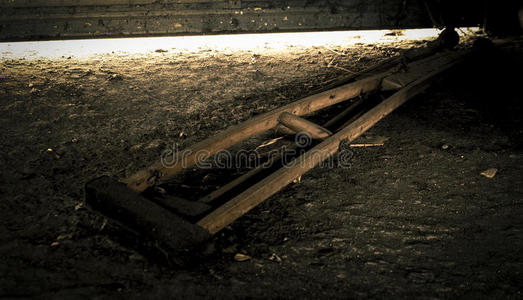 意外 木材 地板 黑暗 残疾人 疏忽 拐杖 被遗弃 噩梦