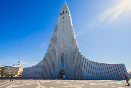 冰岛雷克雅未克的Hallgrimskirkja大教堂，卢瑟兰教区教堂，在一个阳光明媚的夏天