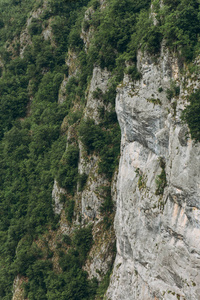 峭壁陡峭的悬崖或山的一部分图片