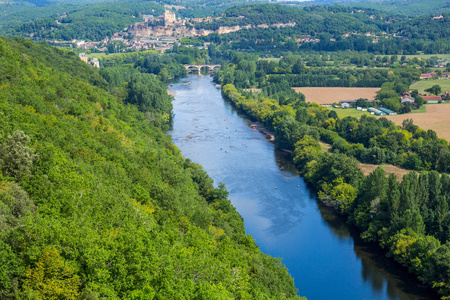 Castelnaud的Dordogne河