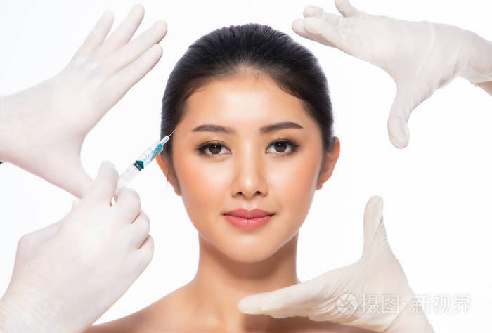 亚洲年轻女子嘴唇打针美女