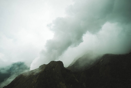 印尼火山蒸汽喷发