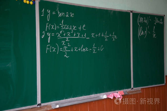 黑板上数学公式的特写镜头