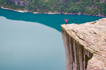 布道坛岩石或Preikestolen。