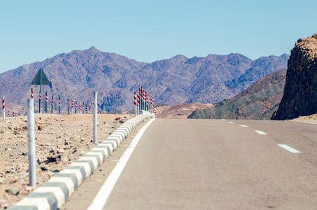 埃及西奈半岛的山路图片