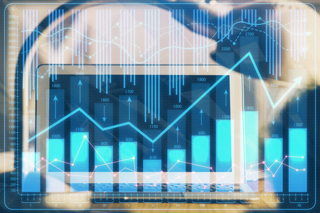 有电脑背景的图表财务信息和工作空间的双重曝光。国际网上交易的概念。