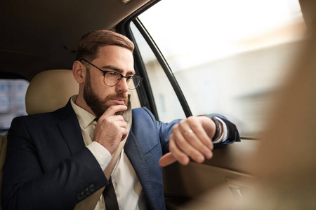 男人 驱动 商业 旅行 运输 适合 职业 出租车 座位 汽车