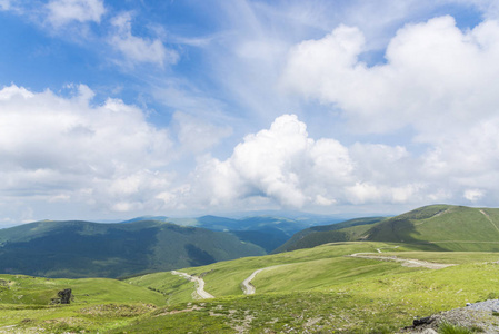 日出 夏天 岩石 森林 旅行 风景 美丽的 天空 环境 草地