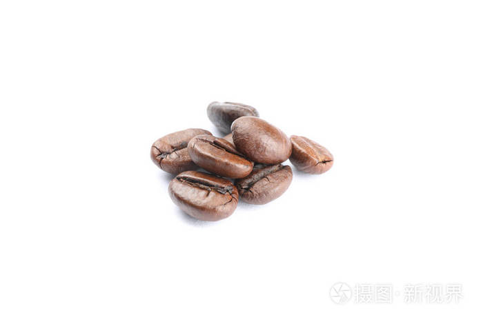 咖啡豆孤立在白色背景特写