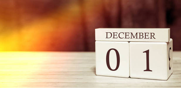 日历提醒事件概念。12月1日，阳光下，带数字和月份的木块。